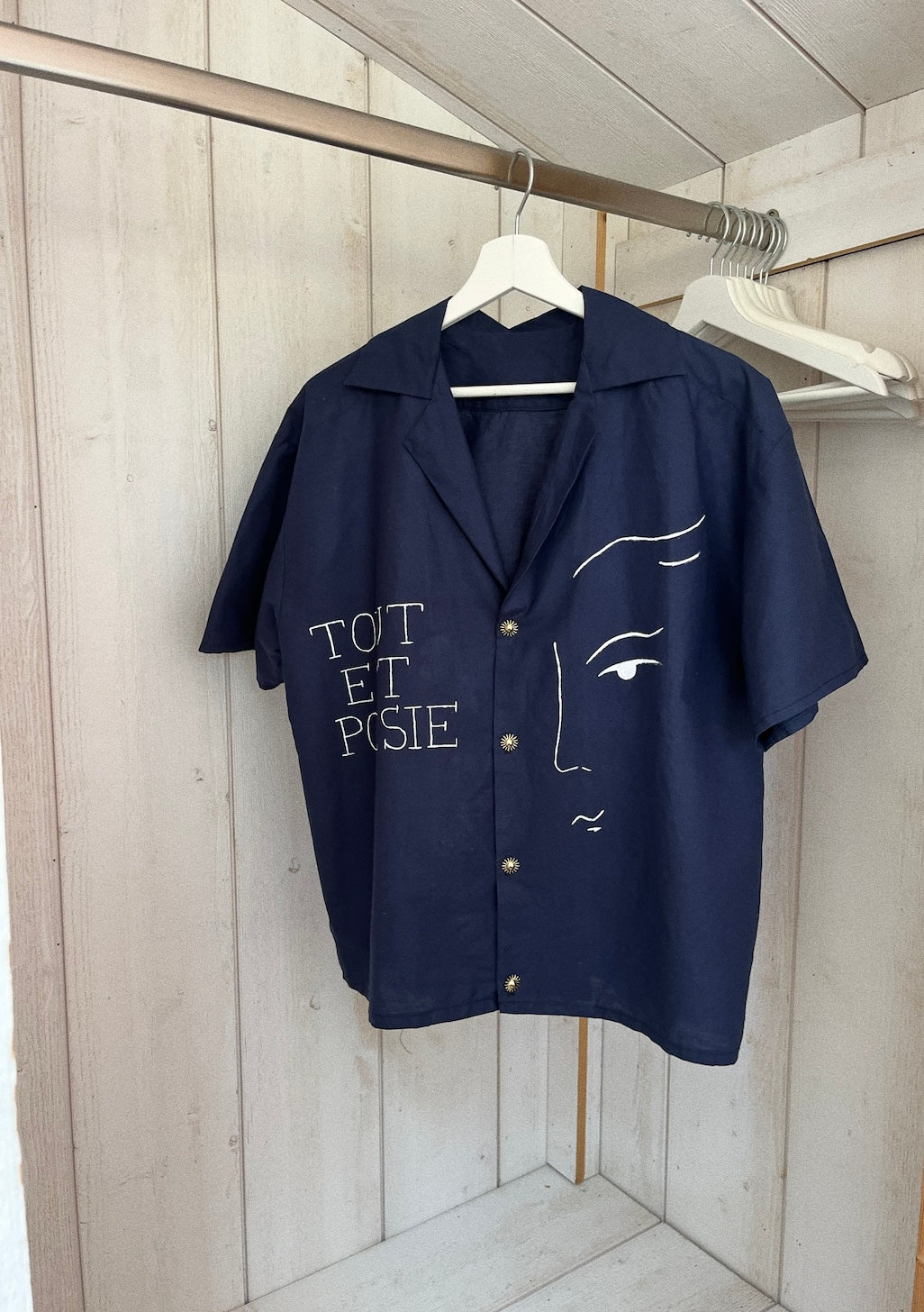 La Chemise "Tout Est Poésie" - Maison Stellaire 